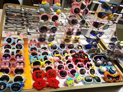 -美式眼镜·授权蔡司.依视路.尼康.豪雅.明月(人民广场店)