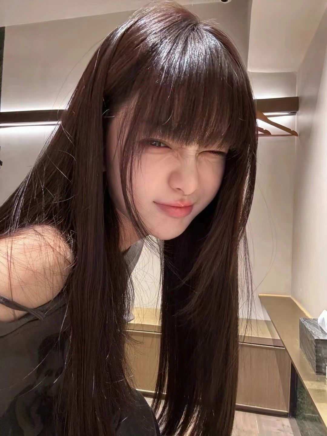 棕色直刘海