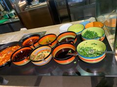 自助调料区-大中华希尔顿酒店-念自助餐·嗨啤·小龙虾