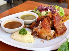 -Chom Cafe and Restaurant