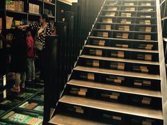 -钟书阁(松江泰晤士小镇店)