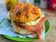 菠萝芝士猪扒蛋包-新鸿发咖啡美食