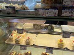 -白玉兰食品甜凤店(合生汇店)