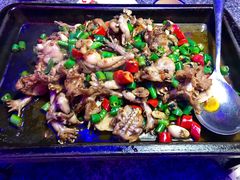 炭烧牛蛙平锅紫苏味-蘭奢雅集·江浙菜(青山江滩店)