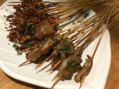 烤猪脆骨-路边摊小炉子烧烤