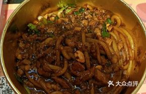 Stir-Fried Noodles with Braised Pork