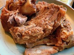 特色大铁锅烀腔骨-95号酱骨·一块豆腐(展春园西路店)