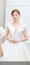 -Lady  Jane高端婚纱礼服馆