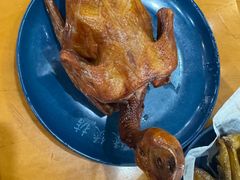 招牌妙龄乳鸽-煲煲掂风味煲仔饭餐厅(西区店)