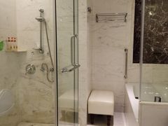 -深圳富苑皇冠假日套房酒店