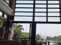 -亚龙湾喜来登·美景台大堂吧