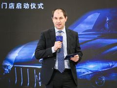 玛莎拉蒂中国董事总经理艾伯特∙卡瓦乔内A-上海保利玛莎拉蒂和阿尔法罗密欧(华翔路店)