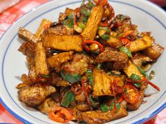 杏鲍菇炒肥肠-荆九爷爆炒桥头三嫩(夫子庙店)