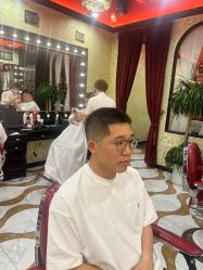 -东方先生国潮男士理发馆
