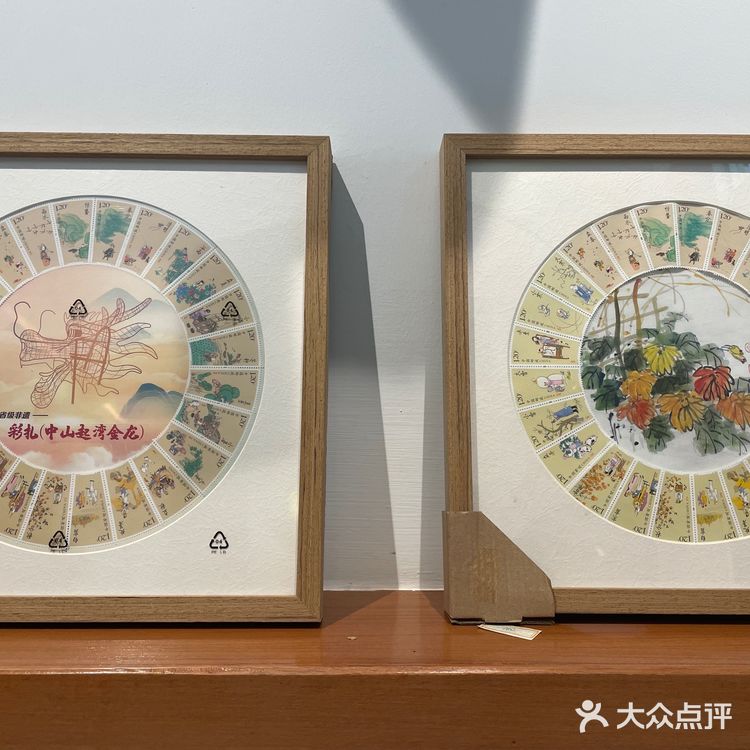 中国邮政开的咖啡店可盖各种纪念章甜点点了抹茶和北海道冰淇淋