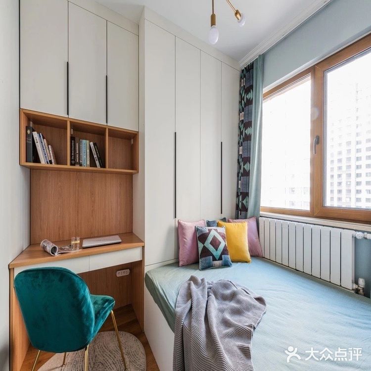 59㎡小户型二居，背景墙打收纳柜，榻榻米书房真实用