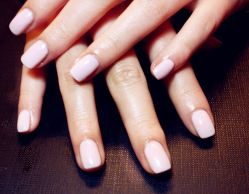 漂亮的手和漂亮的指甲-艾妃罗高科美肤美甲美睫健康管理