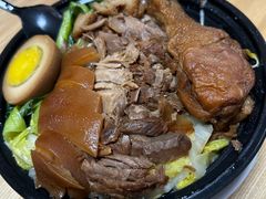 猪肘拼鸡腿-隆江猪脚饭