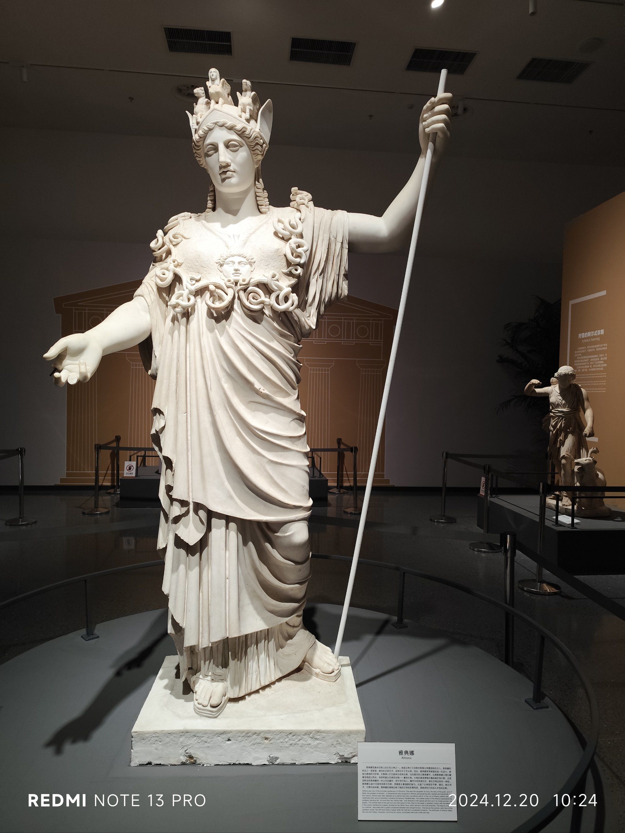 n
希腊女神雅典娜,
奥林匹斯的女神,
不仅是智慧女神,
艺术