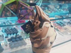 香草巧克力双拼软冰淇淋-GODIVA(国际金融中心店)