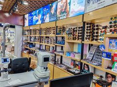 -三叶眼镜城批发市场(上海火车站店)