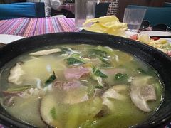 -香巴拉云南餐厅(华莱坞店)