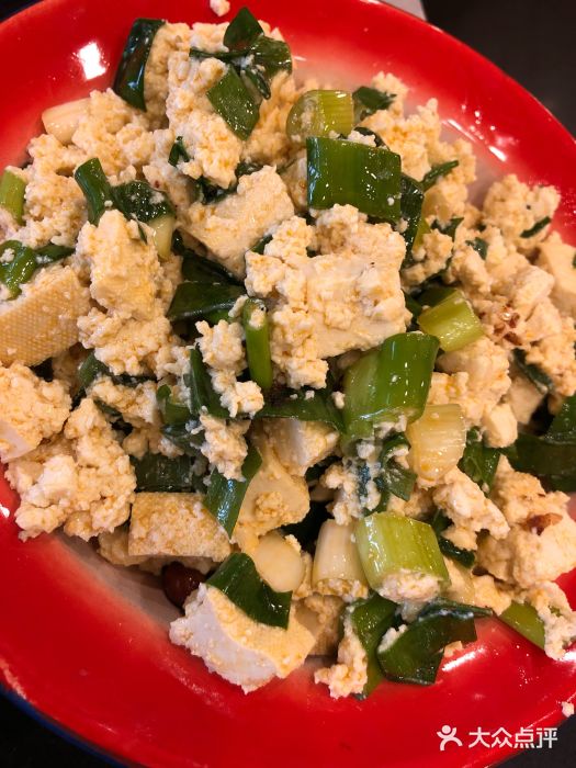 关东情铁锅炖(迎春大街店)葱拌豆腐图片