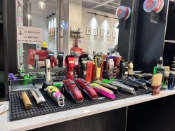 -老男孩男士理容馆·理发·烫染·修面