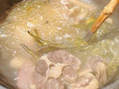 白酸牛尾锅-毛辣果·酸(OHA复兴西路店)