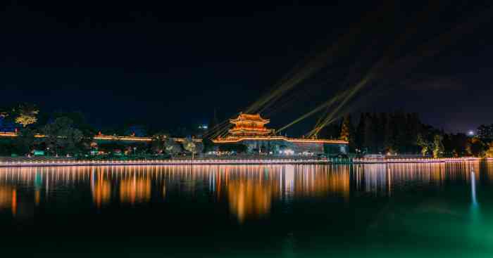 金凤广场-"映衬着古城楼,凤凰雕塑很漂亮可以没时间."-大众点评移动版