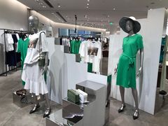 -URBAN REVIVO(高德置地广场·春广场店)