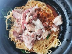 -鸿浩扒猪脚米线