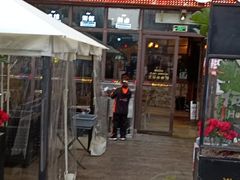 门面-何师烧烤·香辣蟹·川菜·30年老品牌(太古里旗舰店)