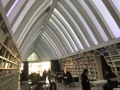 -钟书阁(松江泰晤士小镇店)