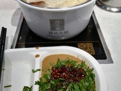 -百品聚旋转火锅(万德庄店)