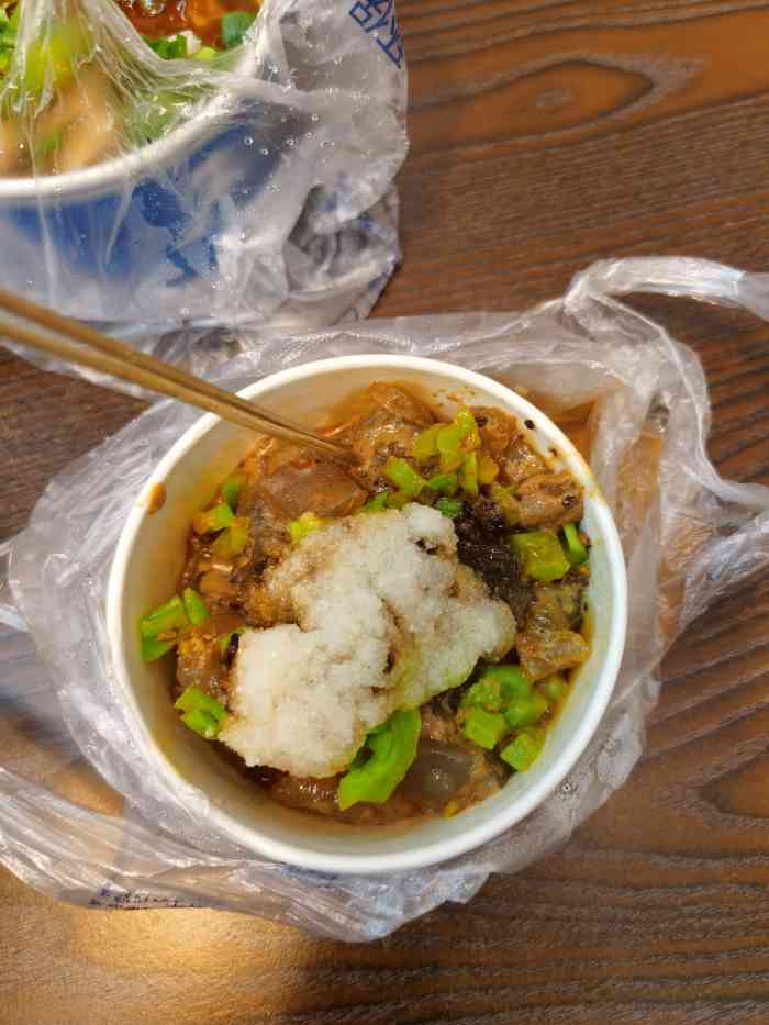 朱记坊臭豆腐-"朱记坊臭豆腐的臭豆腐是炸的,十六个一份1.