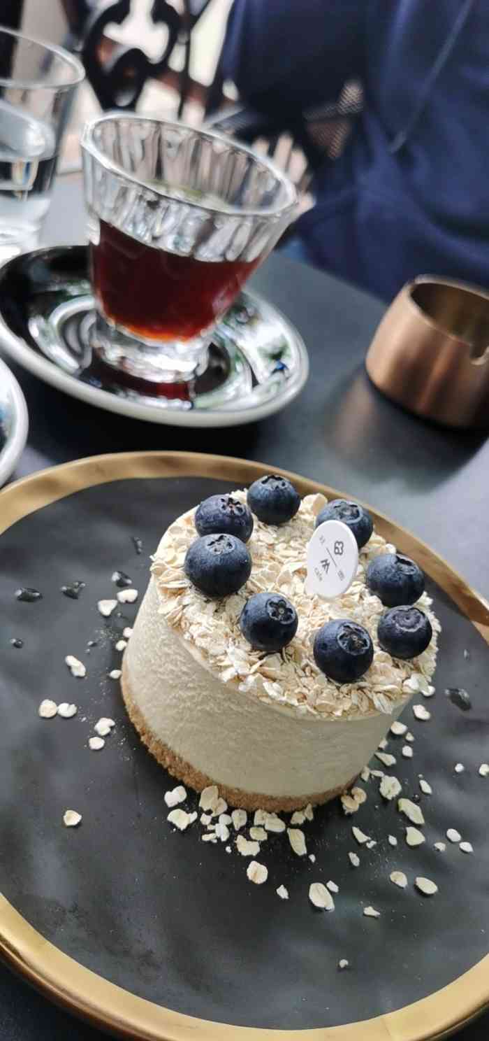 manor cafe庄园-"在附近上班的我每次路过都会被开放式橱窗.