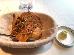 餐前面包配黄油-弗兰克牛排西餐厅Ribone steak house(柠檬花园店)