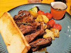 -JINNS锦时 steak&pizza(浸信会礼拜堂旧址店)