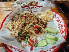 -席娜卡琳火车铁道夜市