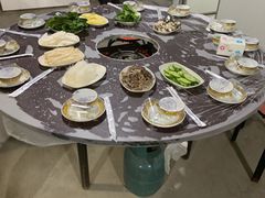 -亮河湾山庄