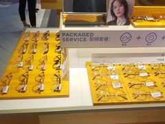 -LOOK眼镜·蔡司依视路配镜(宝山万达店)