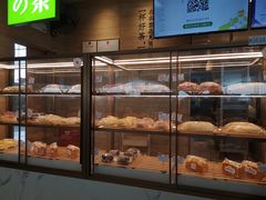 面包甜点陈列柜-奈雪的茶(深圳北站店)