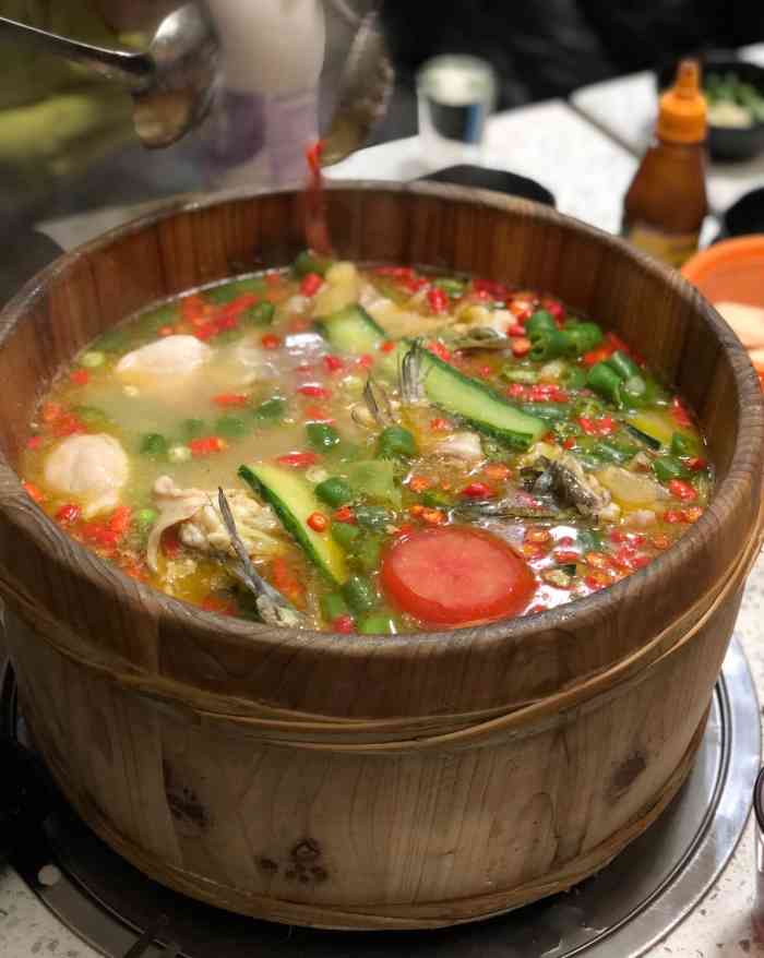 雅府正红木桶鱼(杨柳河店)-"很好,就是挺难等的,生意好啊……….