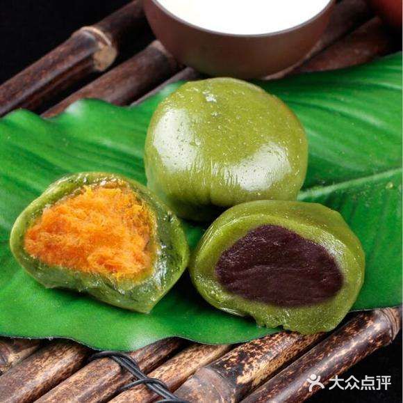 软软糯糯的口感,里面包裹一层厚厚的馅料,真的美味