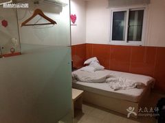 -99旅馆连锁(广兰路地铁站店)