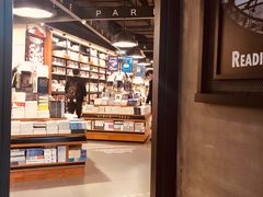 -西西弗书店&矢量咖啡(凯德晶萃广场店)