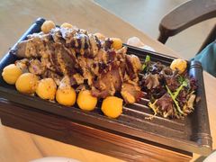 香煎梅花肉配烤小土豆-四小姐的店(王府井店)