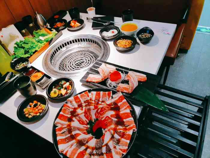 汉拿山(南京万达茂店)-"架子上烤肉滋滋声响,鲜肉纹路滴滴热油顺.