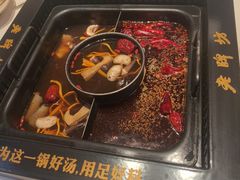 -老牌坊云南鱼豆花火锅(哈西万达店)